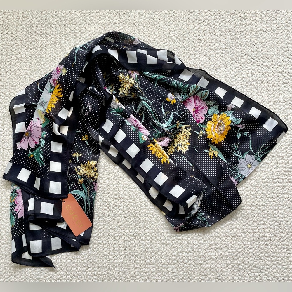 ✨ Gucci | New with tags | Authentic | Rare collector-level piece - Picture 2 of 3